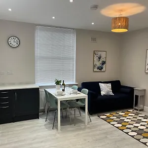 Charming 1 Bed Georgian Chester